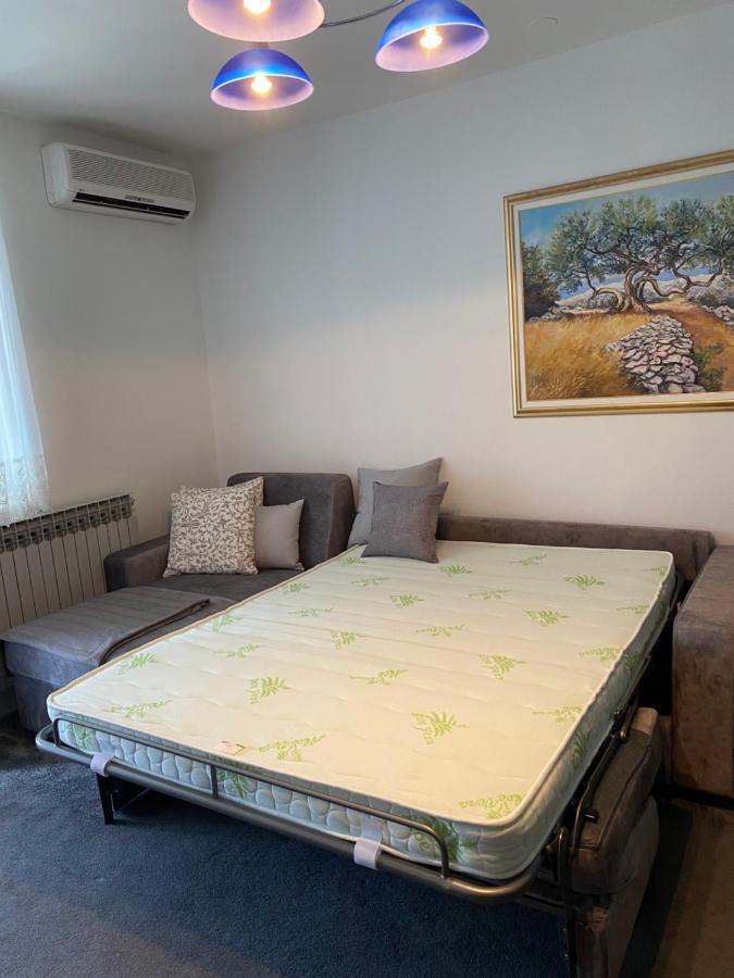 Apartman Njivice Exterior photo